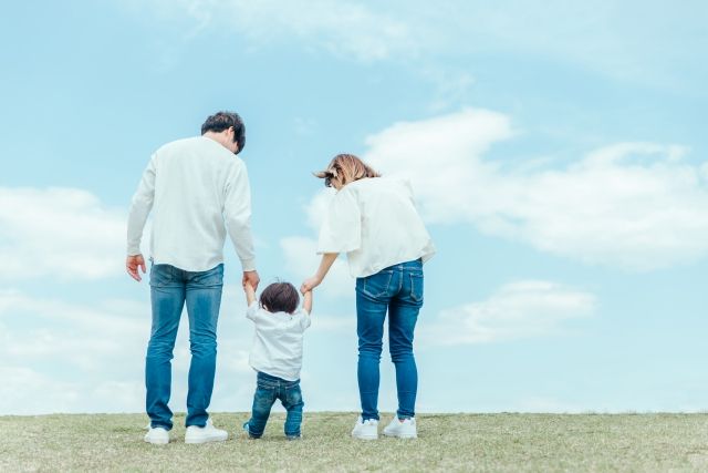 子育て世帯の家計が苦しい理由と、ムリなく支出を抑える方法